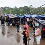 Migrantes haitianos intentan ingresar en Perú desde la frontera brasileña