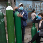 Cientos de peruanos salen de Lima en busca de oxígeno medicinal