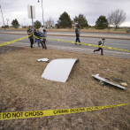 Se desprenden piezas de avión de pasajeros y caen en suburbios de Denver
