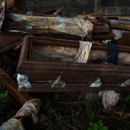 El derrumbe de un cementerio lanza unos 200 ataúdes al mar en el norte de Italia