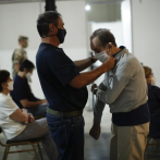 Argentina: inmunizan ancianos en medio de escándalo vacunas