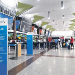 Cancelación de empleados de Migración en Aeropuerto Las Américas retrasa la salida de vuelos