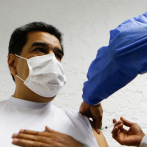 Maduro recibe primera dosis de Sputnik V, la vacuna rusa