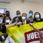 Médicos en huelga de hambre esperan no ser sacados por la fuerza de Salud Pública