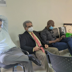 Médicos en huelga de hambre inician negociaciones con el ministro de Salud Pública
