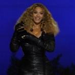 A Beyoncé le roban costosos bolsos y vestidos valorados en un millón de dólares