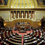 El Parlamento francés aprueba el confinamiento pese al boicot de la oposición