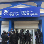Termina interrogatorio tras 8 horas a policías que mataron pareja en Villa Altagracia