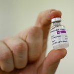 El Gobierno británico anima a vacunarse pese al posible riesgo de AstraZeneca