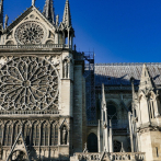 Un bosque de andamios envuelve los muros de Notre Dame durante las obras
