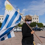 Uruguay tiene la tasa de contagios diarios de covid más alta del mundo