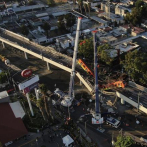 Familias lloran a víctimas del colapso del metro de Ciudad de México