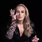 Adele advirtió a su público no lanzarle objetos al escenario