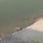 Hallan decenas de cadáveres en río en la India