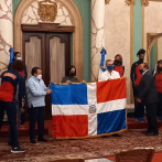 Abinader entrega Bandera a las Reinas del Caribe previo a participación en torneo en Italia
