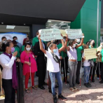 No videntes protestan frente a la Lotería Nacional para que les devuelvan sus trabajos