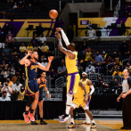 LeBron le gana el duelo a Curry y Lakers enfrentarán a Suns