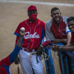 Cuba confirma deserción de pelotero tras llegar a EUA
