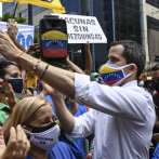 Guaidó pide a los venezolanos que no participen en mercado negro de vacunas