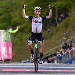 Simon Yates gana la etapa 19 del Giro de Italia, hace poca mella al liderato de Bernal