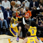 Booker, con 35 puntos, lidera a los Suns en el triunfo sobre los Lakers