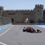 Red Bull y Sergio Pérez dominan las prácticas para el Gran Premio de Azerbaiyán