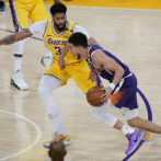 Booker anota 47, Suns eliminan a Lakers y LeBron