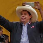 Pedro Castillo se mantiene adelante en elecciones de Perú, al 94,9 % de votos
