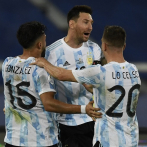 Argentina y Chile empatan a un gol en su debut