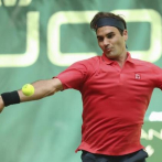 Federer regresa a las canchas con victoria en Halle