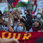 Palestinos protestan en Gaza contra la marcha de la bandera israelí