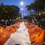 Partidarios de Fujimori y Castillo marchan en Perú, que sigue sin nuevo presidente