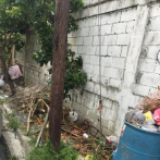 Moradores del Residencial Vanessa en Las Caobas denuncian cúmulo de basura por varias semanas
