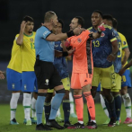 Brasil se impone a Colombia en medio de controversia, Perú y Ecuador empatan a dos