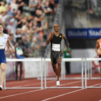 El noruego Warholm bate en casa el récord del mundo de 400 metros con vallas