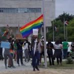 Activistas LGBT y tres causales protestan ante Congreso por proyecto de ley del Código Penal