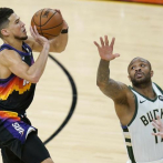 Booker, Paul y los Suns toman ventaja de 2-0 en la final de la NBA