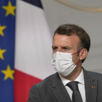 Macron ordena a todo el personal de salud que se vacune
