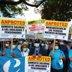 Técnicos de Educación protestan frente al Minerd en reclamo de aumentos salarial y pago de retroactivos del año 2017