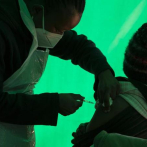 Vacuna de Pfizer contra COVID-19 se fabricará en Sudáfrica