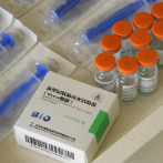 COVID: Cuestionan eficacia de vacuna Sinopharm en ancianos