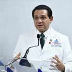Ministro Salud llama a vacunarse para que los médicos descansen