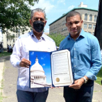 Periodista dominicano es reconocido por congresista de Nueva York por sus aportes en la comunicación