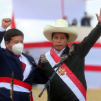Castillo nombra a exguerrillero de canciller al juramentar gabinete en Perú