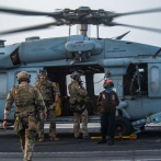 Marina de Estados Unidos dice que un ataque con drones golpeó un petrolero frente a Omán y mató a 2