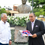 Presentan ofrenda floral en gratitud al fundador de LISTÍN DIARIO