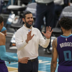 Los Hornets de Charlotte extienden el contrato del entrenador James Borrego