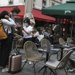 Francia pide pase de COVID para restaurantes y trenes