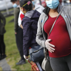EE.UU.: Los CDC piden a embarazadas vacunarse contra el COVID-19