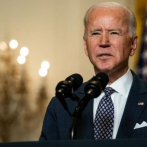 Biden urge a estadounidenses a vacunarse antes de que lleguen los huracanes